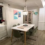 Cozy And Spacious In Appartement
